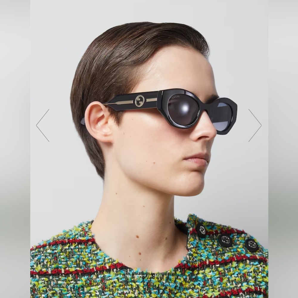 NEW. Gucci oval frame sunglasses